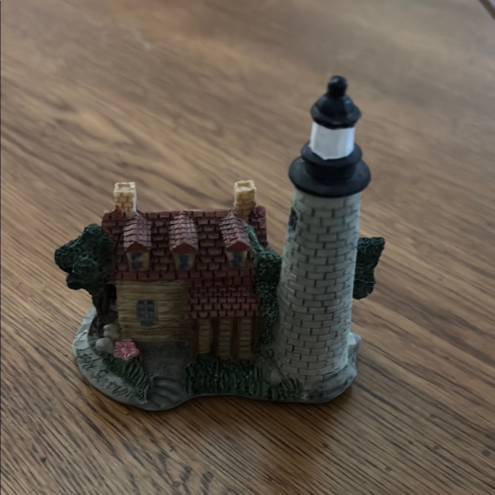 Like new🌿 Home with Lighthouse. Purchased in Washington State